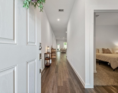 560 Newcomb Hollow Drive - Photo Thumbnail 4