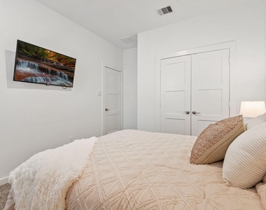 560 Newcomb Hollow Drive - Photo Thumbnail 10