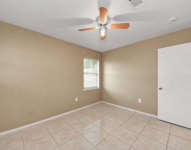 811 Hillcrest Drive - Photo Thumbnail 22