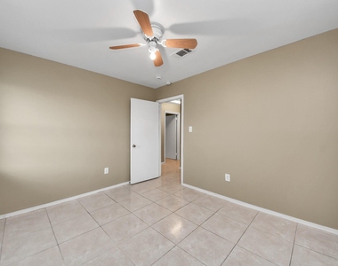 811 Hillcrest Drive - Photo Thumbnail 21