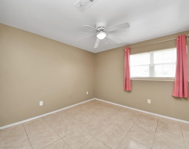 811 Hillcrest Drive - Photo Thumbnail 23