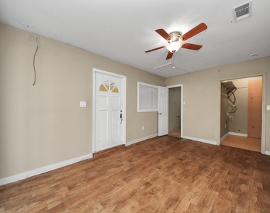 811 Hillcrest Drive - Photo Thumbnail 10