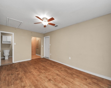 811 Hillcrest Drive - Photo Thumbnail 8
