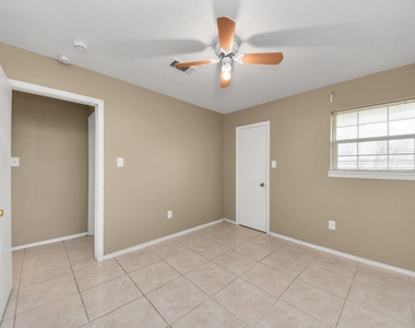 811 Hillcrest Drive - Photo Thumbnail 20