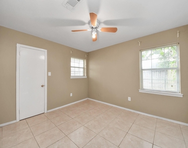 811 Hillcrest Drive - Photo Thumbnail 19