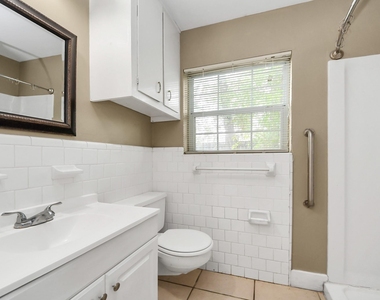 811 Hillcrest Drive - Photo Thumbnail 15