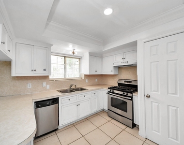 811 Hillcrest Drive - Photo Thumbnail 26
