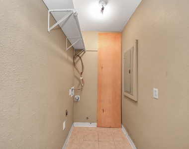 811 Hillcrest Drive - Photo Thumbnail 12