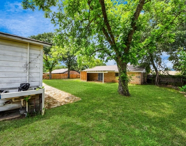 811 Hillcrest Drive - Photo Thumbnail 31