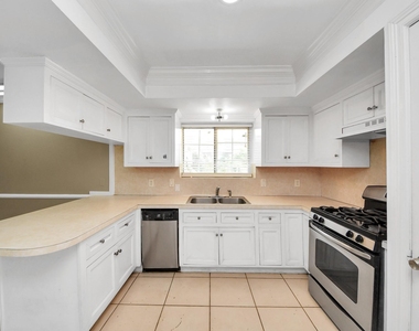 811 Hillcrest Drive - Photo Thumbnail 27