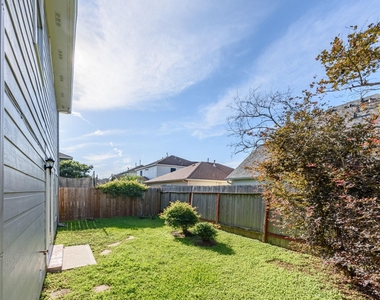 11710 Fossil Rock Lane - Photo Thumbnail 8
