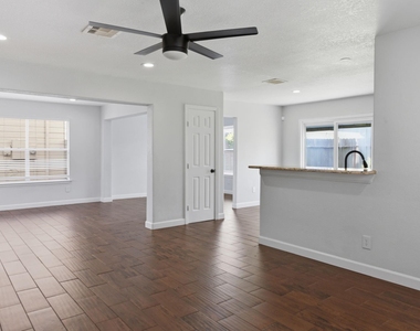 11710 Fossil Rock Lane - Photo Thumbnail 14