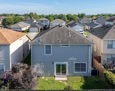11710 Fossil Rock Lane - Photo Thumbnail 9
