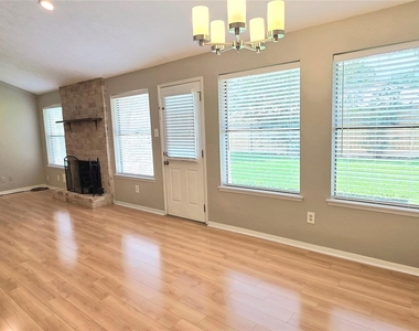 3038 Shawnee Drive - Photo Thumbnail 2