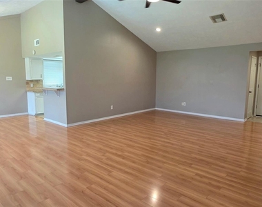 3038 Shawnee Drive - Photo Thumbnail 5