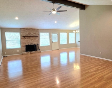 3038 Shawnee Drive - Photo Thumbnail 4
