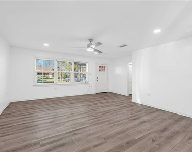 6014 Belarbor Street - Photo Thumbnail 8