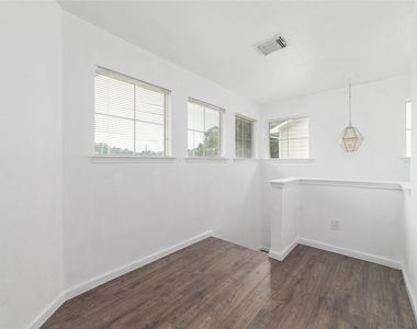 10106 Farrell Drive - Photo Thumbnail 9