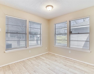 10839 Sugar Hill Drive - Photo Thumbnail 3