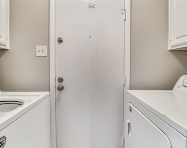 10839 Sugar Hill Drive - Photo Thumbnail 9