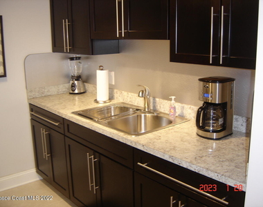 7801 Ridgewood Avenue - Photo Thumbnail 6
