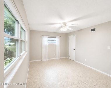 987 Kings Post Road - Photo Thumbnail 13