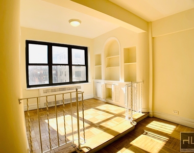 East 56 Street - Photo Thumbnail 1