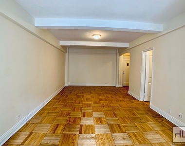 East 56 Street - Photo Thumbnail 2