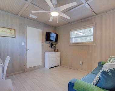3200 W De Bazan Avenue - Photo Thumbnail 31