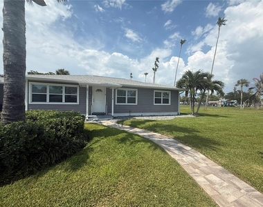 3200 W De Bazan Avenue - Photo Thumbnail 3