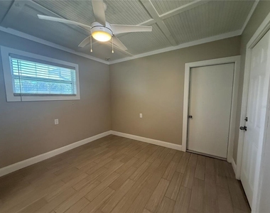3200 W De Bazan Avenue - Photo Thumbnail 32