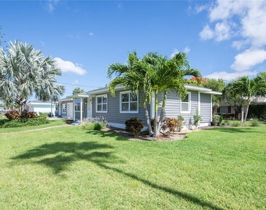 3200 W De Bazan Avenue - Photo Thumbnail 6