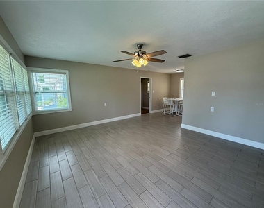 3200 W De Bazan Avenue - Photo Thumbnail 11