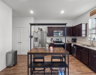 831 Sunlit Coral Street - Photo Thumbnail 8