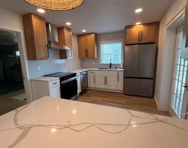 4227 Helena Street Ne - Photo Thumbnail 2