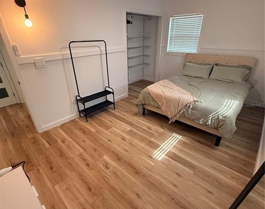 4227 Helena Street Ne - Photo Thumbnail 7
