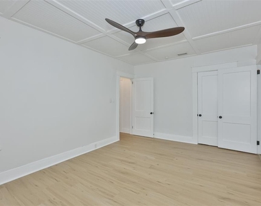 902 W Columbus Drive - Photo Thumbnail 17