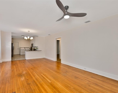 902 W Columbus Drive - Photo Thumbnail 12