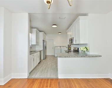 902 W Columbus Drive - Photo Thumbnail 11