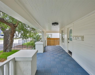 902 W Columbus Drive - Photo Thumbnail 10
