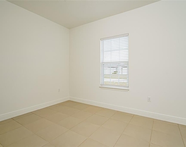 1243 Amazon Lane - Photo Thumbnail 8