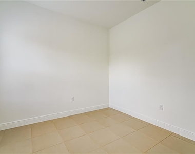 1243 Amazon Lane - Photo Thumbnail 9