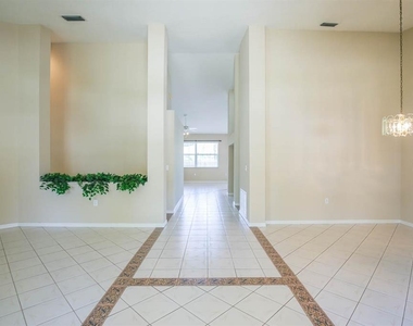 9214 Sunnyoak Drive - Photo Thumbnail 4