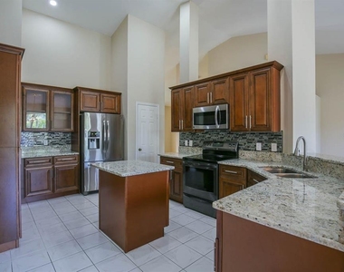 9214 Sunnyoak Drive - Photo Thumbnail 6