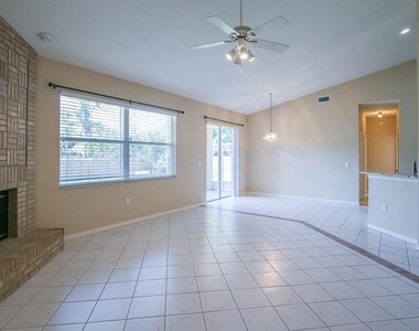 9214 Sunnyoak Drive - Photo Thumbnail 7