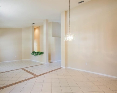 9214 Sunnyoak Drive - Photo Thumbnail 3
