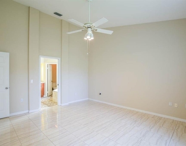 9214 Sunnyoak Drive - Photo Thumbnail 10