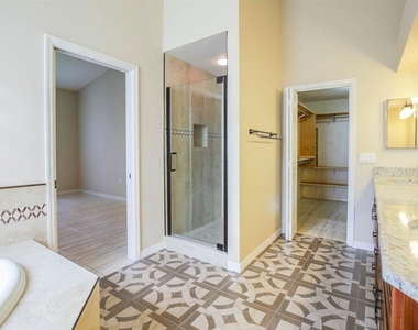 9214 Sunnyoak Drive - Photo Thumbnail 12