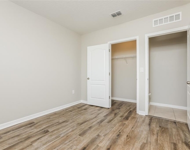 1924 Red Canyon Drive - Photo Thumbnail 10