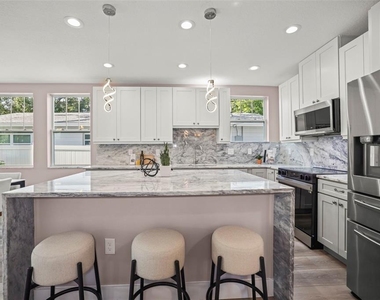 3259 Emerson Avenue S - Photo Thumbnail 5